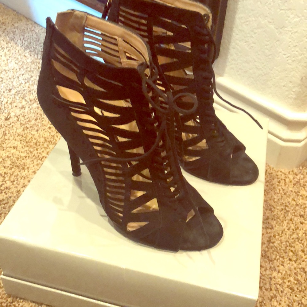 Nine West lace up booties. 8.5. Like new.